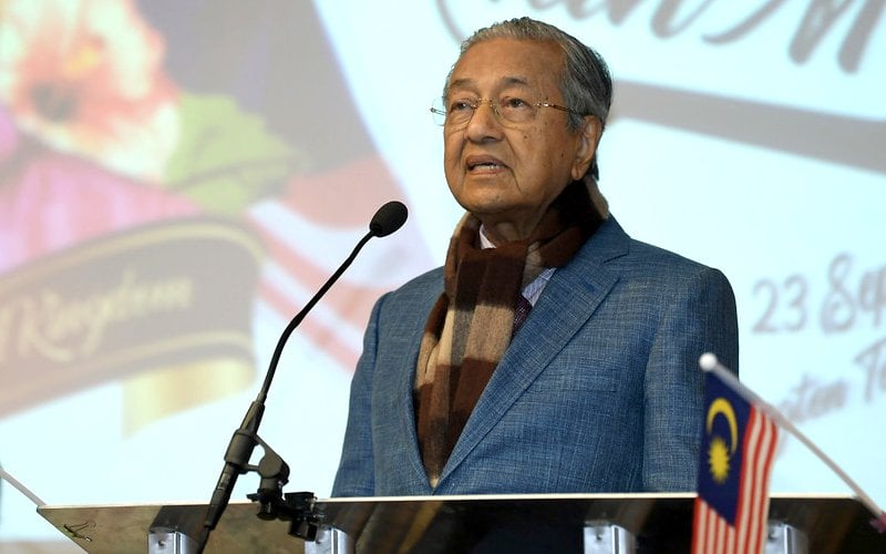 3rd national car project: Private sector will have to do it, says Dr M