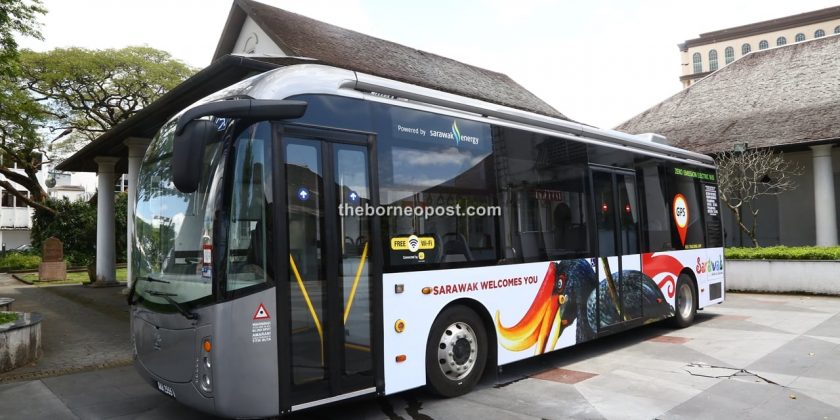 Electric bus debuts on Friday, passengers ride for free for 3 months