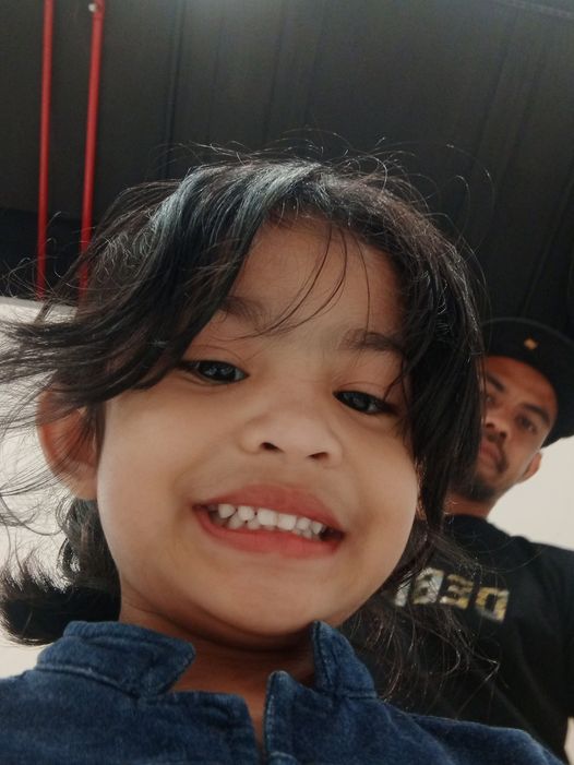 Muka si rambut lebat  Ajak selfie