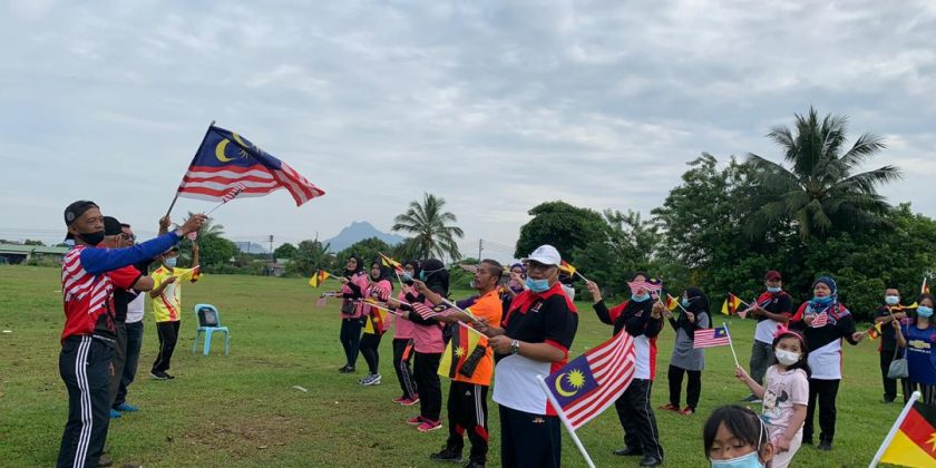 Program kibaran jalur gemilang komuniti mesra