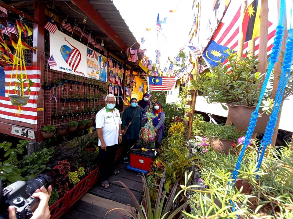 Pertandingan Landskap dan Kibar Jalur Gemilang di Kampung Samariang Pinggir